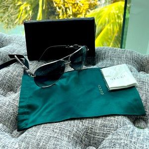 Gucci aviator sunglasses. Chain link with crystals